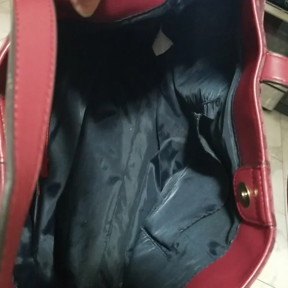 Tommy Hilfiger Tote - Picture 7 of 9